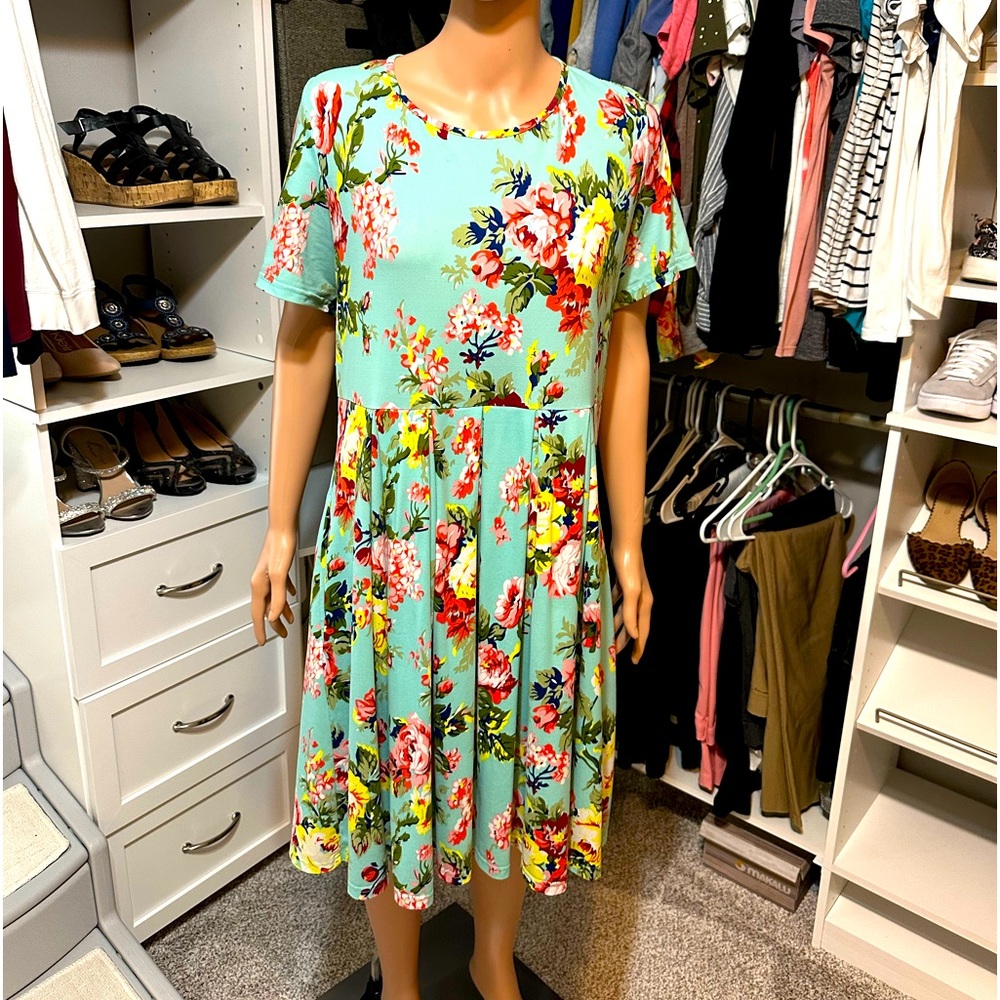 Trailbee Women’s 1x Dress. Beautiful, clean, no stains, non-smoking home